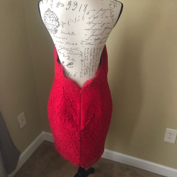 Gorgeous Keepsake red lace cocktail dress - Picture 3 of 4